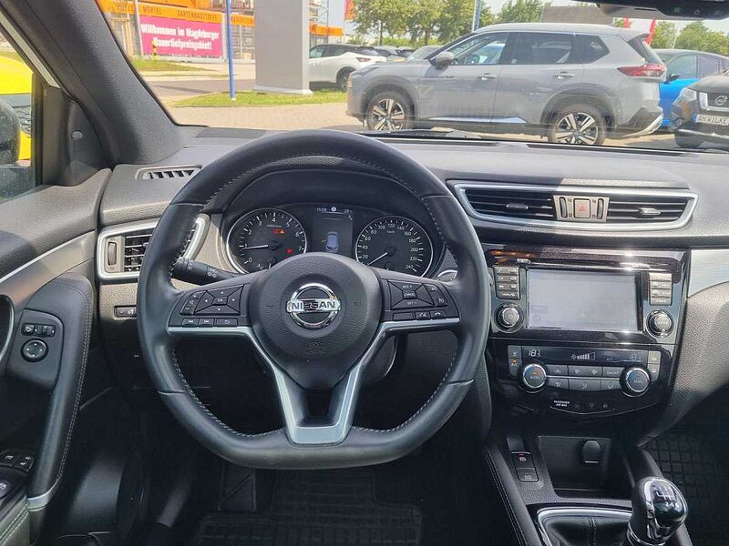 Nissan Qashqai 1.2 DIG-T Tekna+/ Pano/ Navi/ Scheckheftgepfl.